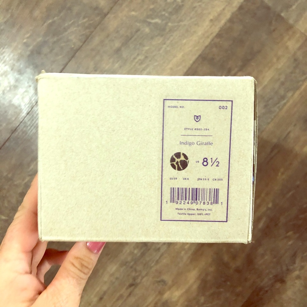 BNIB Unopened Indigo Giraffe Rothy’s